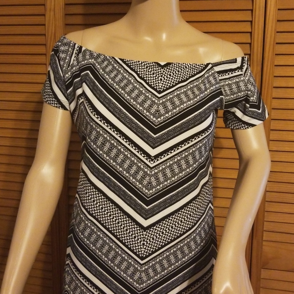 Patterned dress - Picture 2 of 3